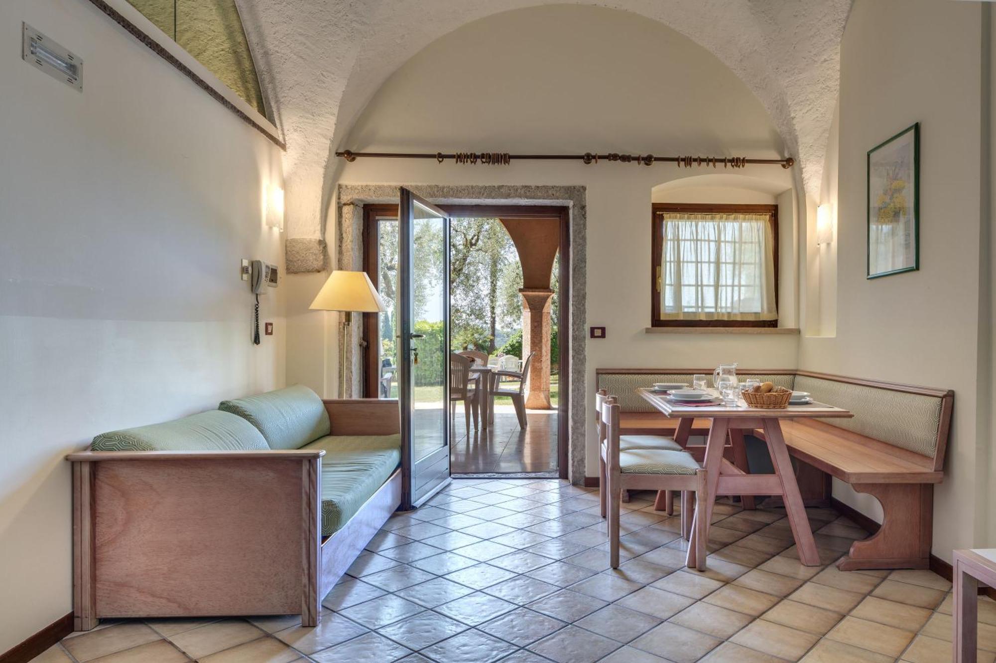 Residence La Filanda Костермано Экстерьер фото