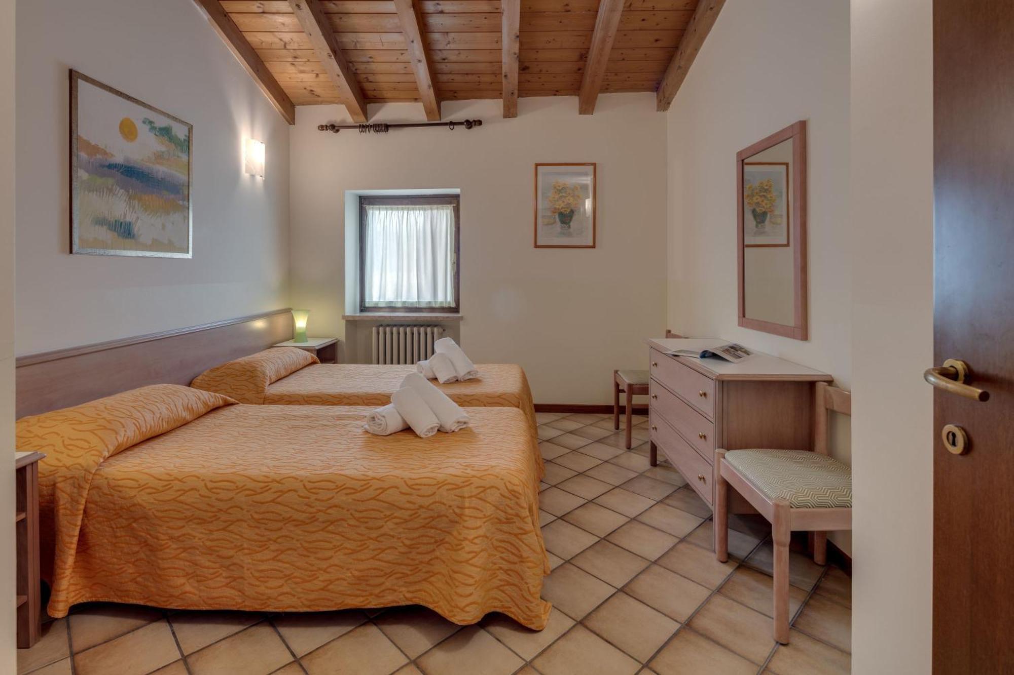 Residence La Filanda Костермано Экстерьер фото