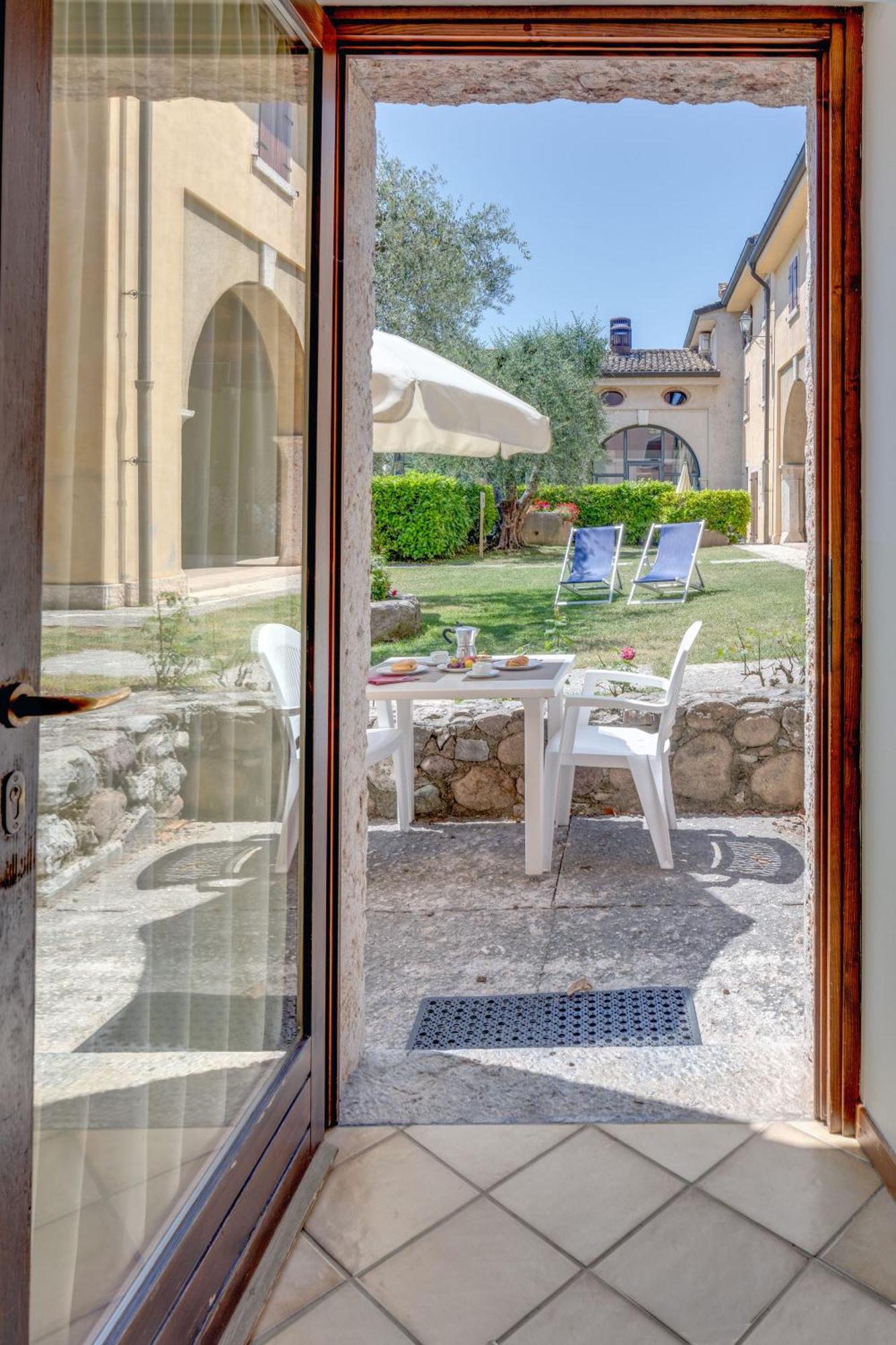 Residence La Filanda Костермано Экстерьер фото