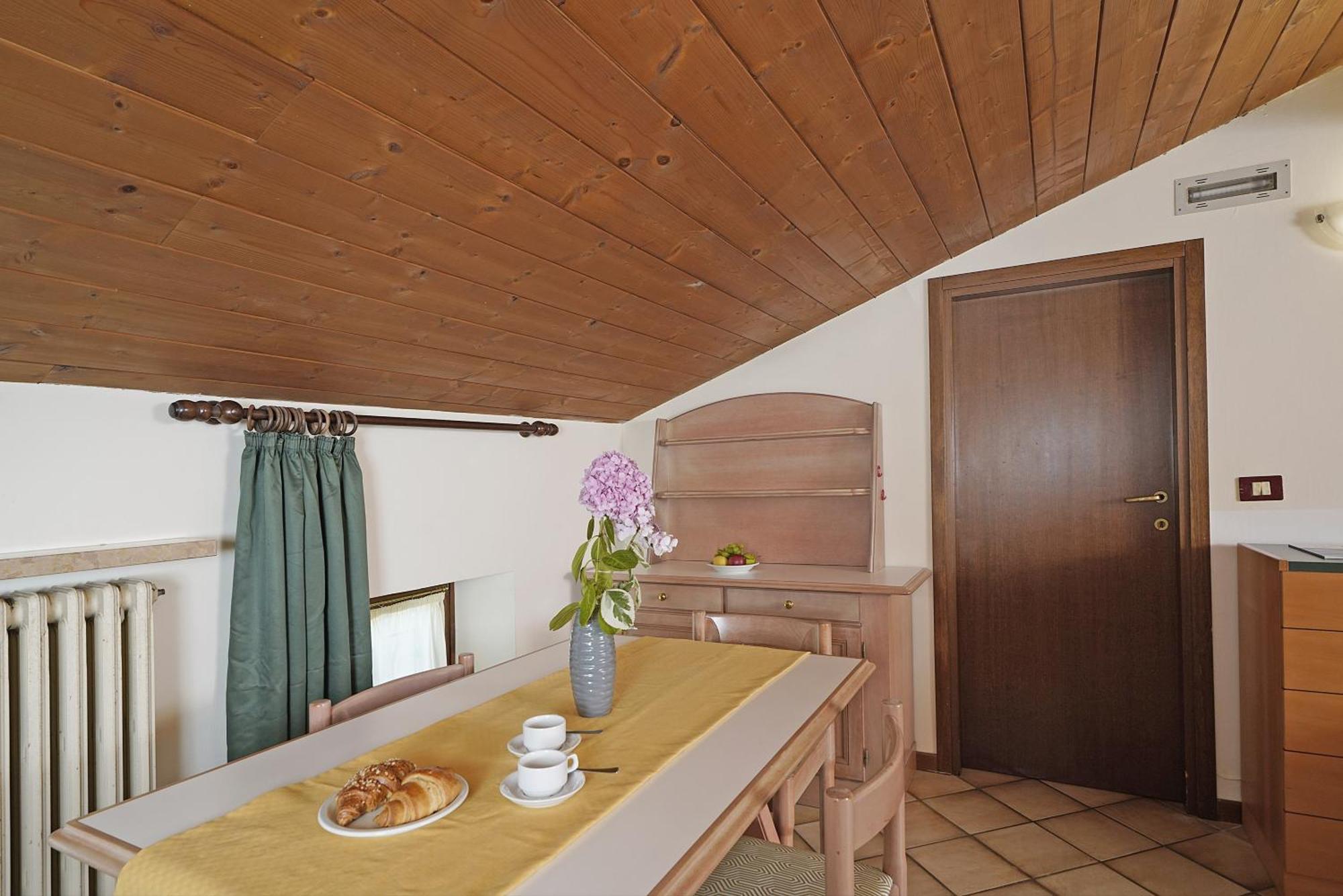 Residence La Filanda Костермано Экстерьер фото